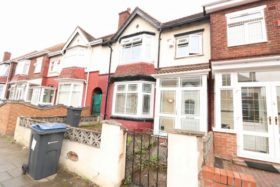 3 bedroom Terraced t...